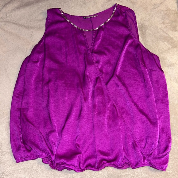 Jennifer Lopez Tops - Jennifer Lopez Keyhole Sleeveless Blouse